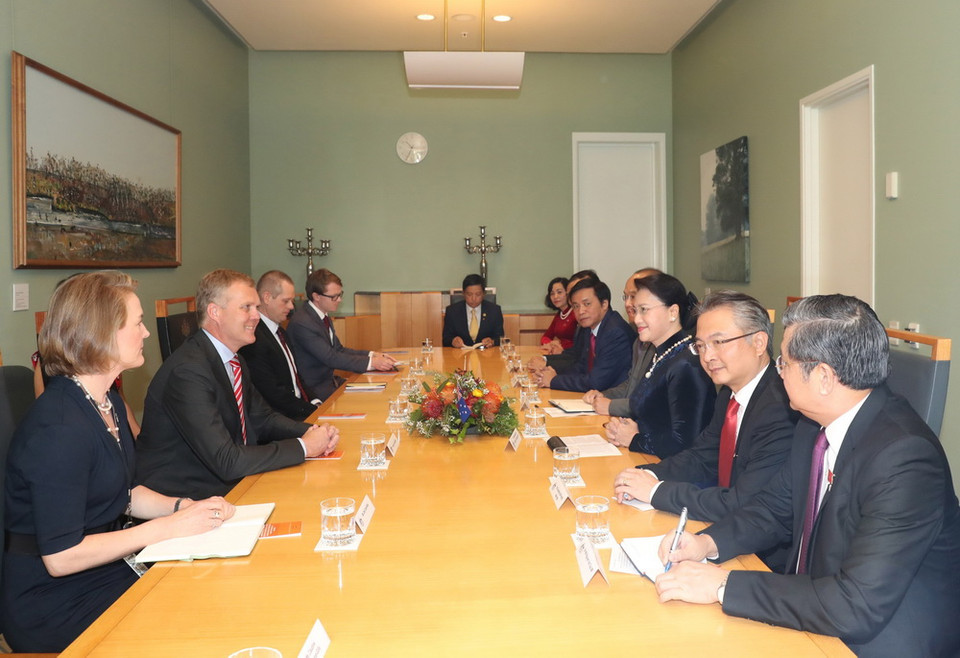 Quang cảnh buổi hội đàm giữa Chủ tịch Quốc hội Nguyễn Thị Kim Ngân với Chủ tịch Thượng viện Australia Scott Ryan và Chủ tịch Hạ viện Australia Tony Smith. (Ảnh: Trọng Đức/TTXVN)