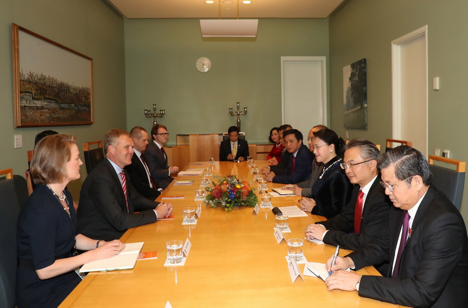 Quang cảnh buổi hội đàm giữa Chủ tịch Quốc hội Nguyễn Thị Kim Ngân với Chủ tịch Thượng viện Australia Scott Ryan và Chủ tịch Hạ viện Australia Tony Smith. (Ảnh: Trọng Đức/TTXVN)