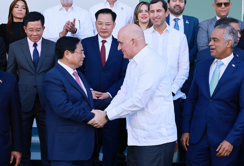 Thủ tướng Phạm Minh Chính với các đại biểu dự Tọa đàm Doanh nghiệp Việt Nam-Dominicana. (Ảnh: Dương Giang/TTXVN)