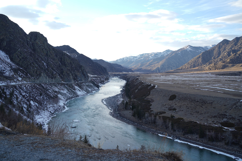 Sông Katun, con sông lớn nhất ở Vùng Altai. (Ảnh: Duy Trinh/TTXVN)