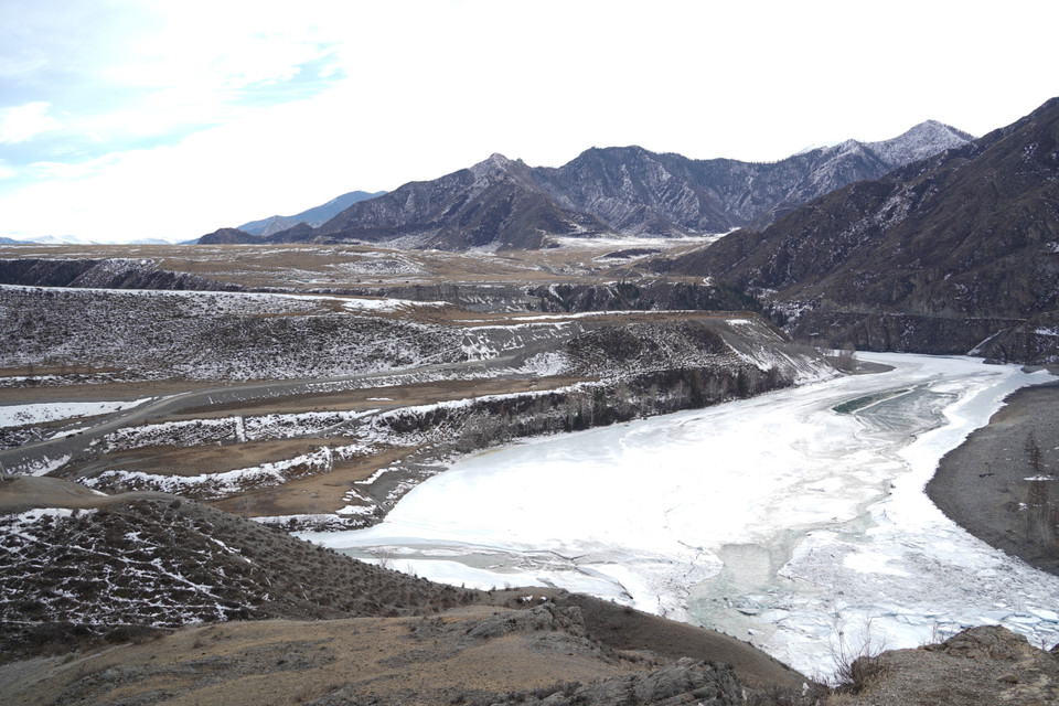 Ngã ba nơi sông Chuya, bắt nguồn từ Mông Cổ, đổ vào sông Katun. (Ảnh: Duy Trinh/TTXVN)