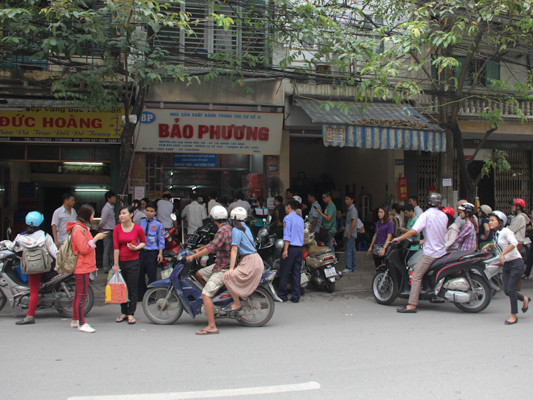 Một cơ sở khác của Bảo Phương ở số 201 Thụy Khuê. Theo như người dân cho biết, đây là của con trai ông chủ cửa hàng tách ra làm riêng.(Ảnh: Minh Sơn/Vietnam+)