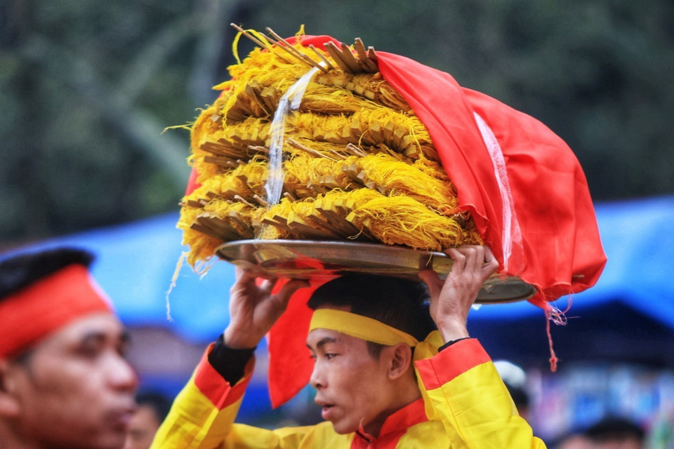 Hoa tre là vật phẩm không thể thiếu trong phần cúng tiến. (Ảnh: Tuấn Anh/TTXVN)