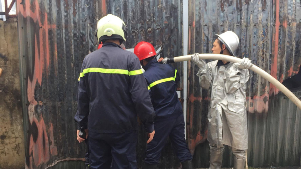 (Ảnh: PV/Vietnam+) [Video: Hiện trường vụ cháy xưởng nhựa Triều Khúc]