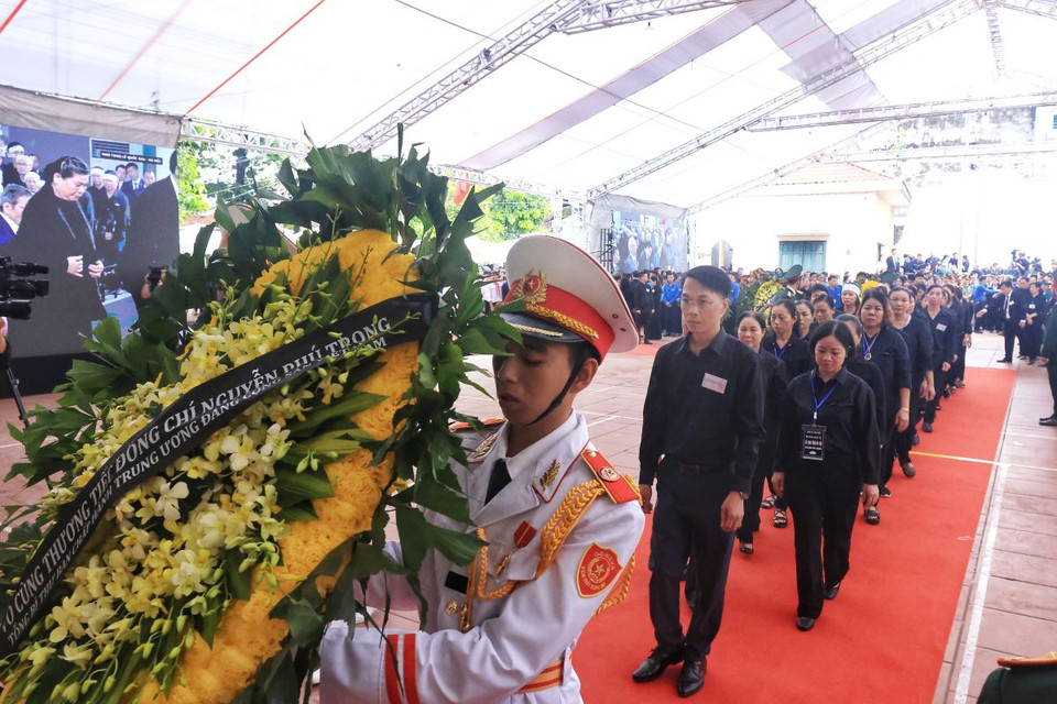 Đoàn thôn Lại Đà viếng Tổng Bí thư Nguyễn Phú Trọng. (Ảnh: TTXVN)