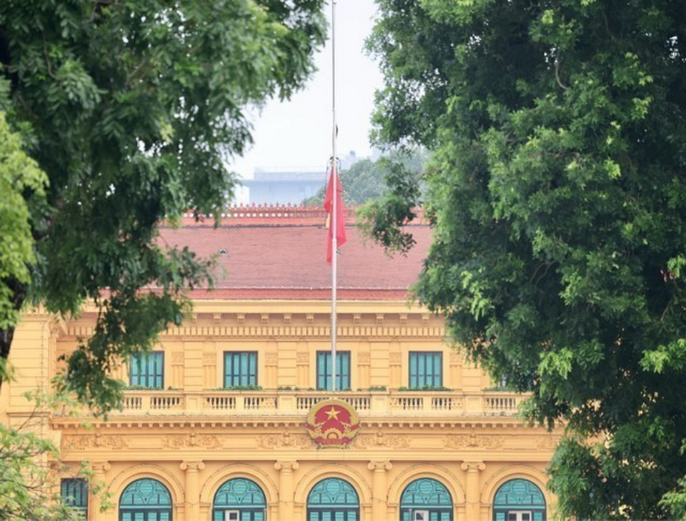 Phủ Chủ tịch treo cờ rủ sáng 25/7/2024. (Ảnh: TTXVN)