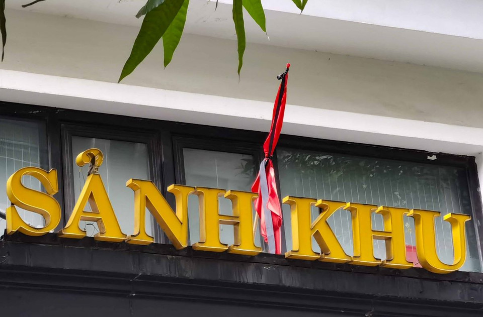 Khu dân cư, khu đô thị treo cờ rủ. (Ảnh: Thanh Tùng/TTXVN)