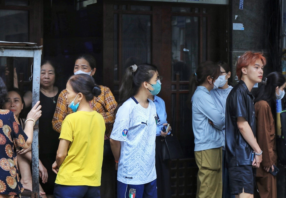 Người dân vẫn bàng hoàng về vụ cháy đặc biệt nghiêm trọng. (Ảnh: Tuấn Anh/TTXVN)