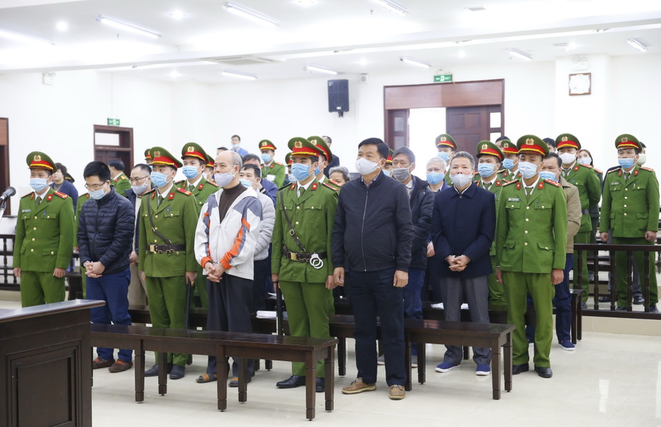 Bị cáo Đinh La Thăng, cựu Chủ tịch Hội đồng quản trị Tập đoàn Dầu khí Việt Nam (PVN) và đồng phạm tại phiên tòa. (Ảnh: Doãn Tấn/TTXVN)