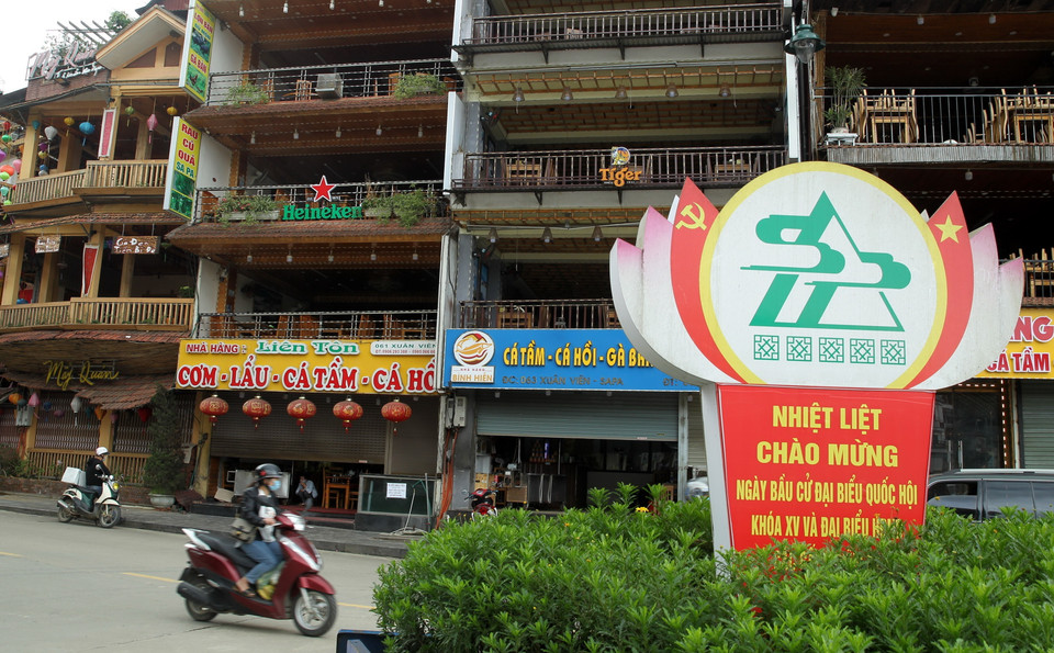 Các nhà hàng, quán ăn đều đóng cửa, đường phố Sa Pa vắng lặng. (Ảnh: Quốc Khánh/TTXVN)