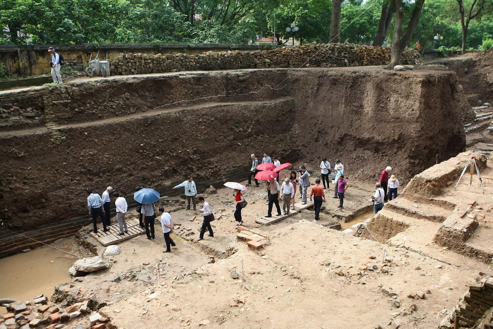 Khu vực điện Kính Thiên được tiến hành khai quật, thăm dò. (Ảnh: Thanh Tùng/TTXVN)