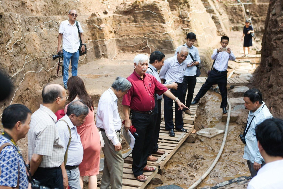 Khu vực điện Kính Thiên được tiến hành khai quật, thăm dò. (Ảnh: Thanh Tùng/TTXVN)