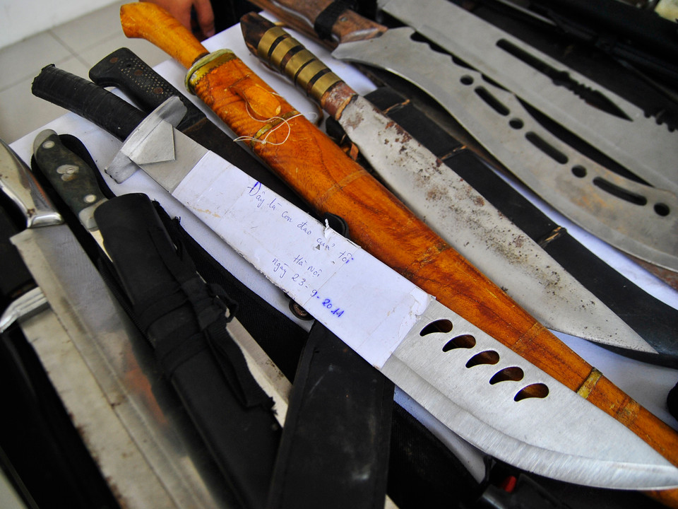 Những vũ khí gắn liền với các nhóm côn đồ mang đến nỗi sợ hãi cho người dân