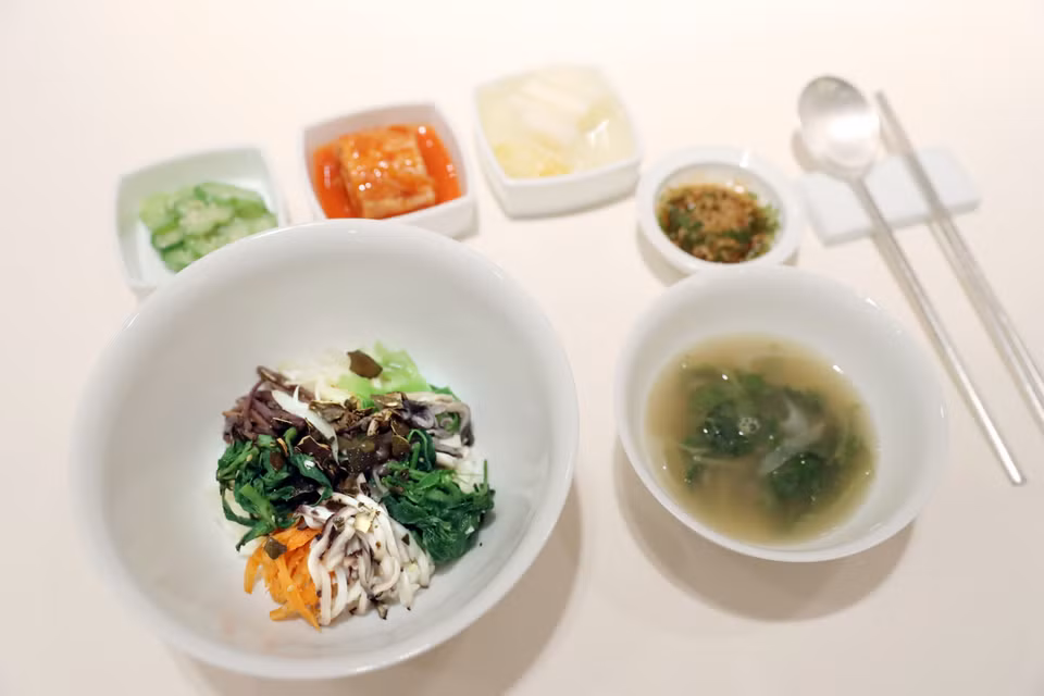 Món bibimbap trong thực đơn đặc biệt dành cho Tổng thống Hàn Quốc Moon Jae-in và nhà lãnh đạo Triều Tiên Kim Jong-un tại Hội nghị thượng đỉnh liên Triều lần thứ ba. (Nguồn: Yonhap/TTXVN)