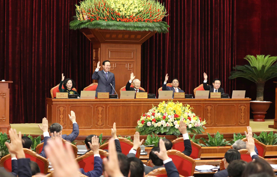 Đại biểu biểu quyết thông qua chương trình hội nghị. (Ảnh: Phương Hoa/TTXVN)