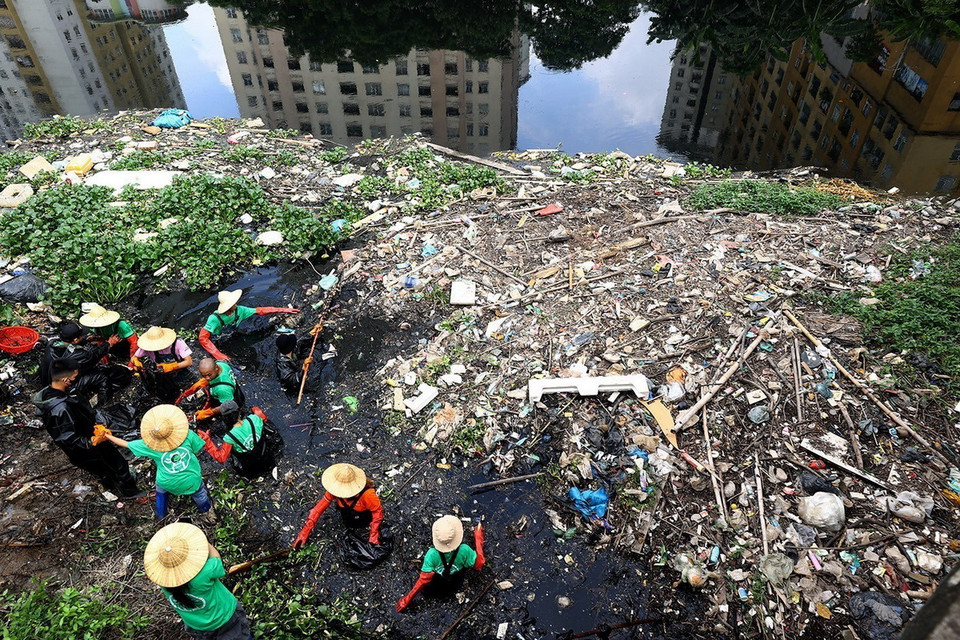 Các thành viên tham gia nhóm "Hà Nội Xanh" đều có chung một tình yêu với môi trường và mong muốn Hà Nội trở nên xanh–sạch hơn. (Ảnh: Tuấn Anh/TTXVN)