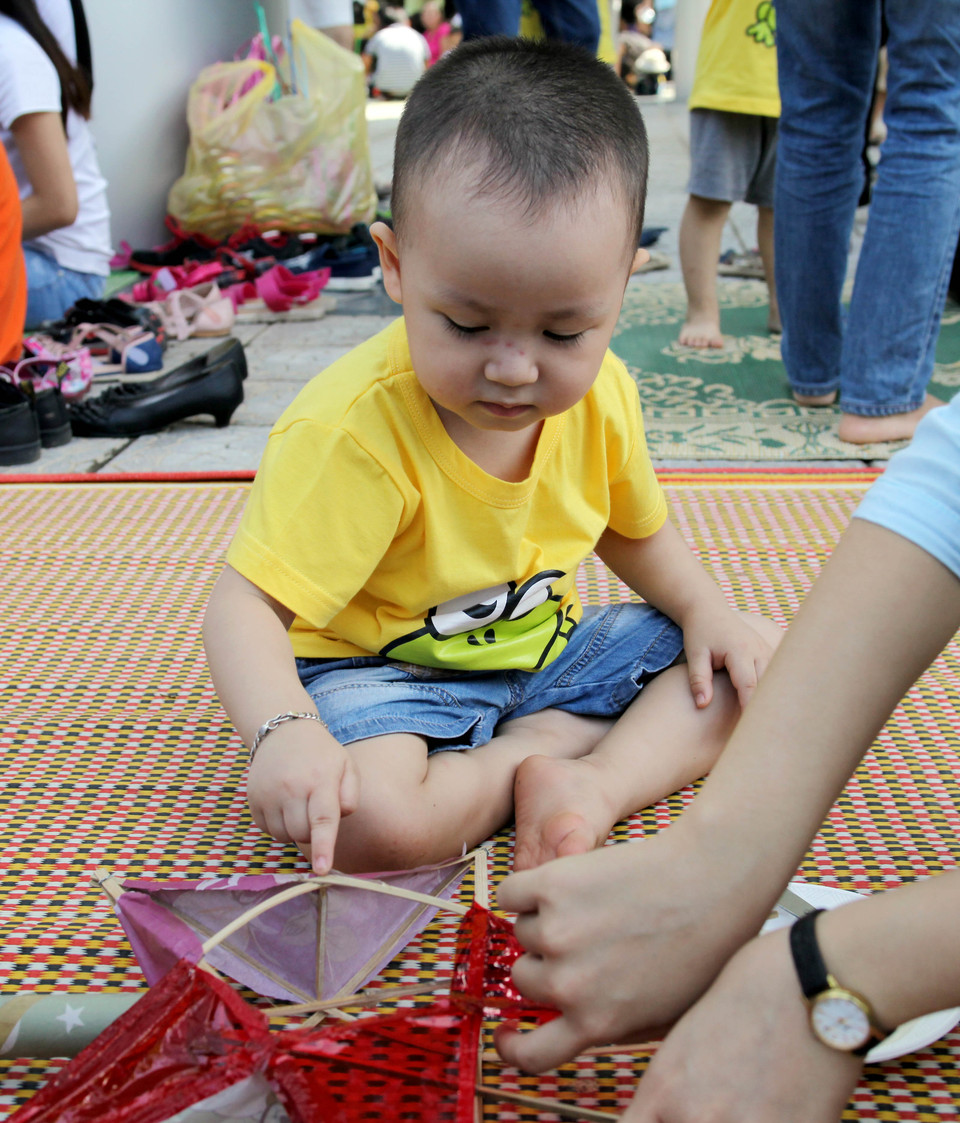 Đây là những hoạt động có tính giáo dục văn hóa, nhằm tạo điều kiện cho em nhỏ, bạn trẻ tiếp cận và hiểu biết thêm về cuộc sống ở nhiều vùng miền trong cả nước.(Ảnh: Doãn Đức/ Vietnam+)