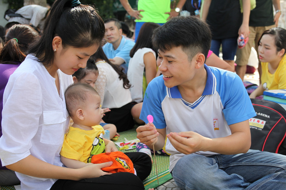 Chương trình cũng nhận được sự góp sức của 200 tình nguyện viên, phần đông đến từ những trường đại học, trung học trên địa bàn Hà Nội. (Ảnh: Doãn Đức/ Vietnam+)