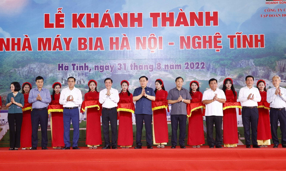 Quang cảnh lễ khánh thành Nhà máy Bia Hà Nội-Nghệ Tĩnh. (Ảnh: Doãn Tấn/TTXVN)