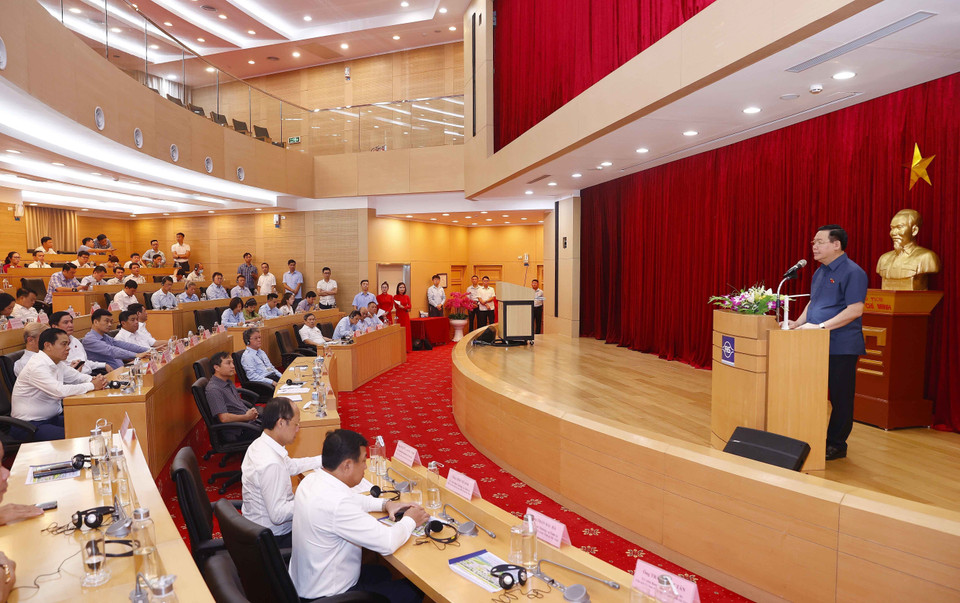 Chủ tịch Quốc hội Vương Đình Huệ phát biểu tại Nhà máy Gang thép Hưng Nghiệp Formosa Hà Tĩnh. (Ảnh: Doãn Tấn/TTXVN)