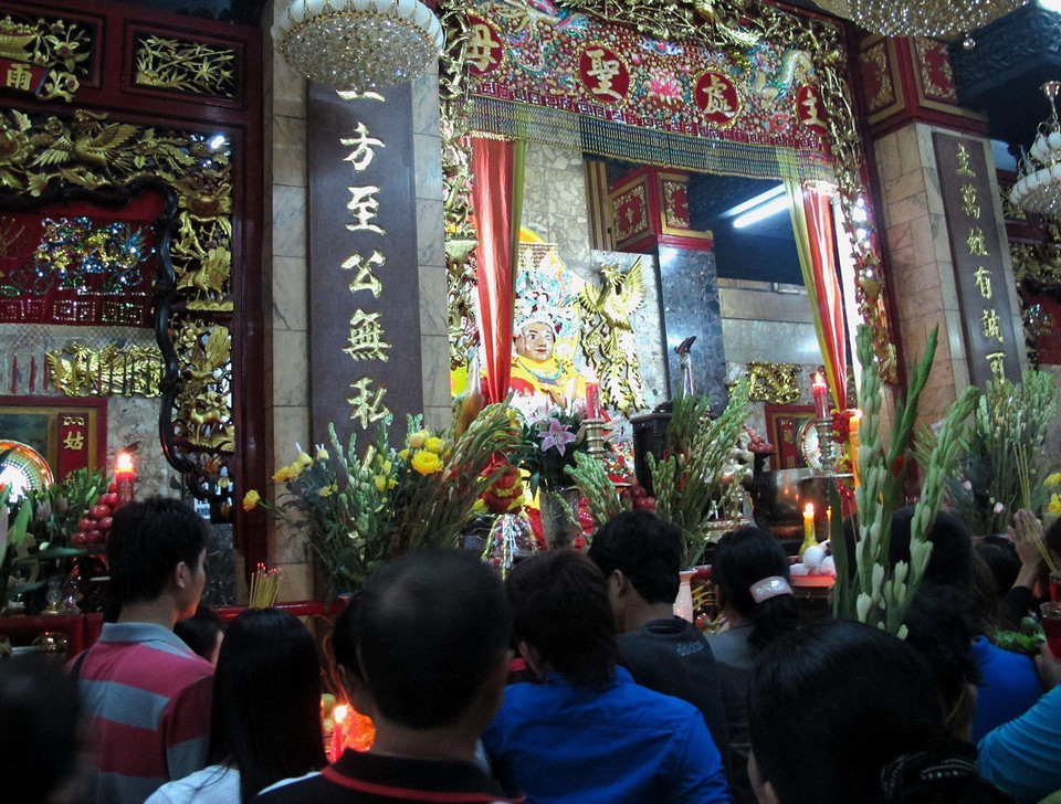 Lễ hội Bà Chúa Xứ còn gọi là Vía Bà được diễn ra ở miếu Bà, tọa lạc tại chân Núi Sam, thành phố Châu Đốc, tỉnh An Giang. Hằng năm, lễ được tổ chức vào ngày 23/4-27/4 âm lịch nhưng ngày Vía Bà chính là ngày 25/4. (Ảnh: Phương Vy/TTXVN)