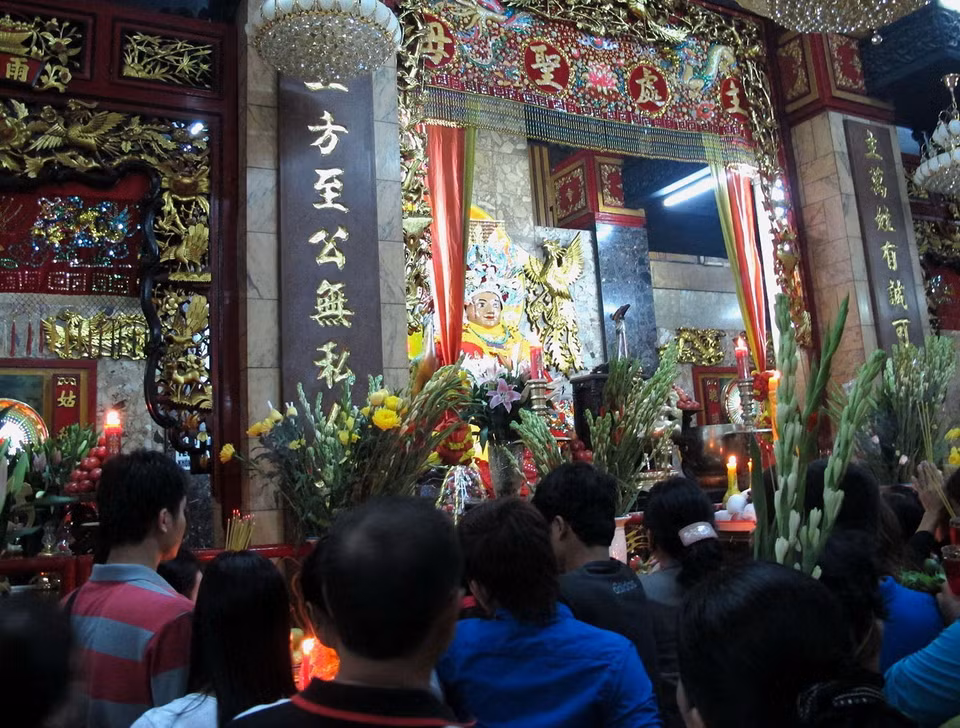 Lễ hội Bà Chúa Xứ còn gọi là Vía Bà được diễn ra ở miếu Bà, tọa lạc tại chân Núi Sam, thành phố Châu Đốc, tỉnh An Giang. Hằng năm, lễ được tổ chức vào ngày 23/4-27/4 âm lịch nhưng ngày Vía Bà chính là ngày 25/4. (Ảnh: Phương Vy/TTXVN)