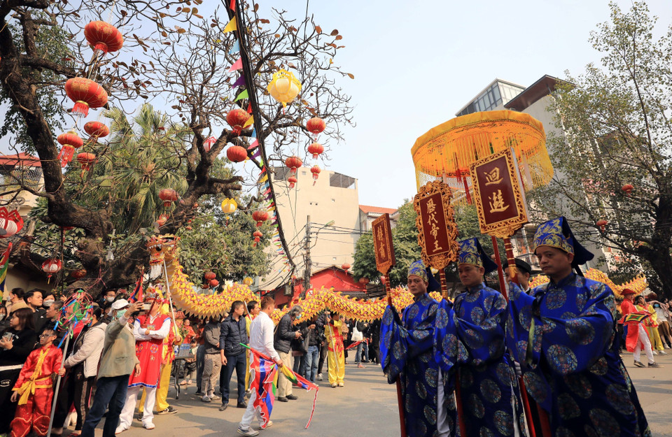 Lễ rước tưởng nhớ vị anh hùng dân tộc Bố Cái Đại Vương Phùng Hưng. (Ảnh: Nhật Anh/TTXVN)