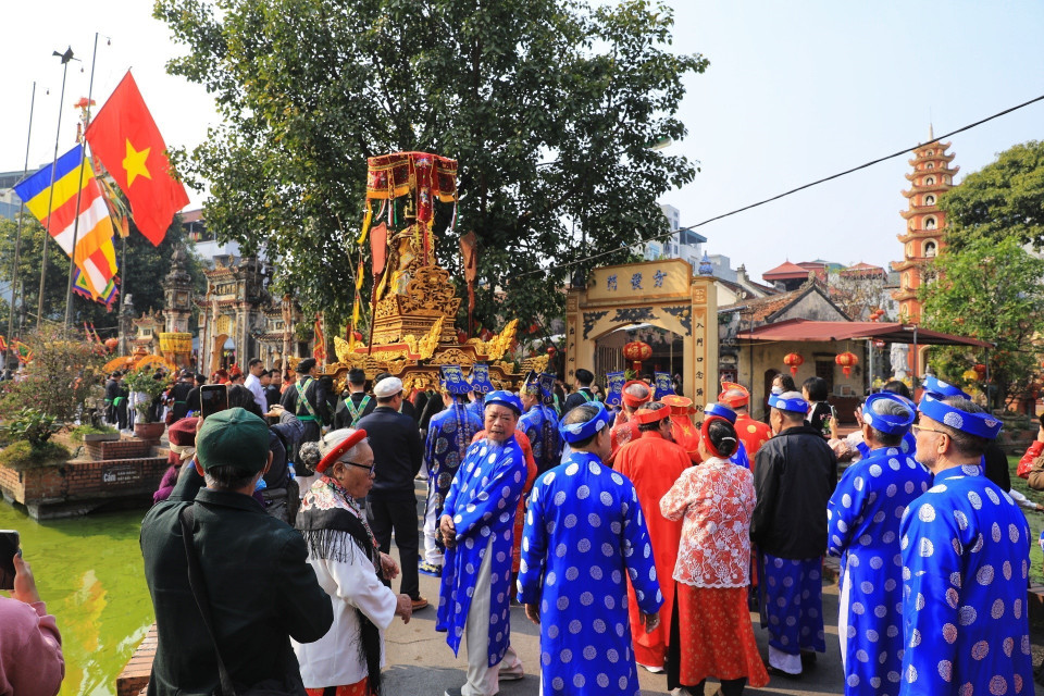 Lễ rước kiệu Thánh trong lễ hội làng Triều Khúc. (Ảnh: Tuấn Anh/TTXVN)