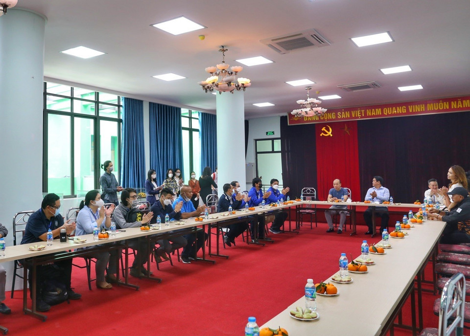 Họp tổng kết sau buổi khảo sát. (Ảnh: Tuấn Đức/TTXVN)