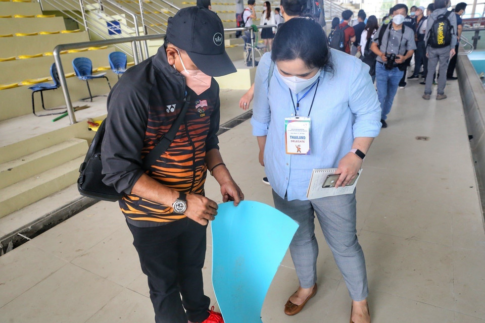 Đoàn thể thao các nước kiểm tra cơ sở vật chất Khu Thể thao dưới nước. (Ảnh: Tuấn Đức/TTXVN)