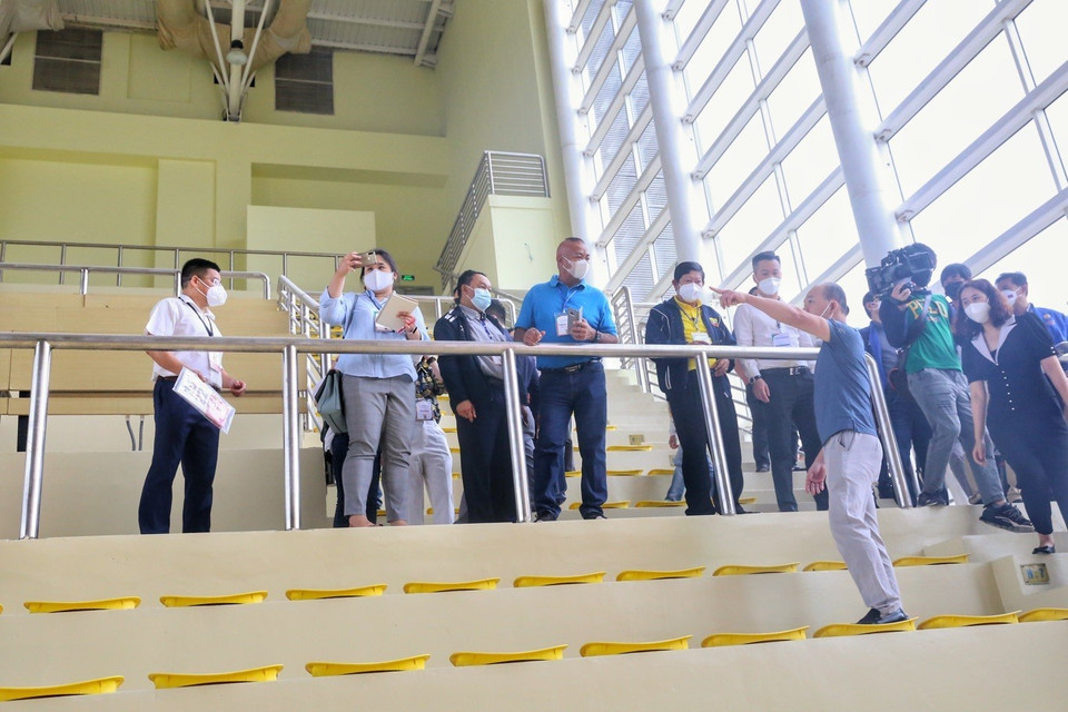 Đoàn thể thao các nước kiểm tra Khu Thể thao dưới nước. (Ảnh: Tuấn Đức/TTXVN)