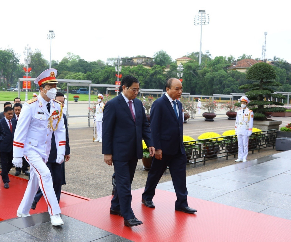 Lãnh đạo Đảng, Nhà nước vào Lăng viếng Chủ tịch Hồ Chí Minh. (Ảnh: Văn Điệp/TTXVN)