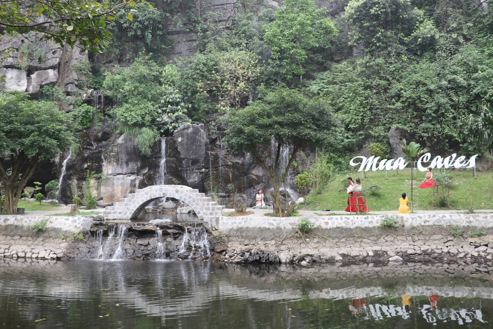 Hang Múa là một trong những khu du lịch thuộc vùng lõi Quần thể Danh thắng Tràng An - Di sản văn hóa và thiên nhiên thế giới. (Ảnh: Đức Phương/TTXVN)