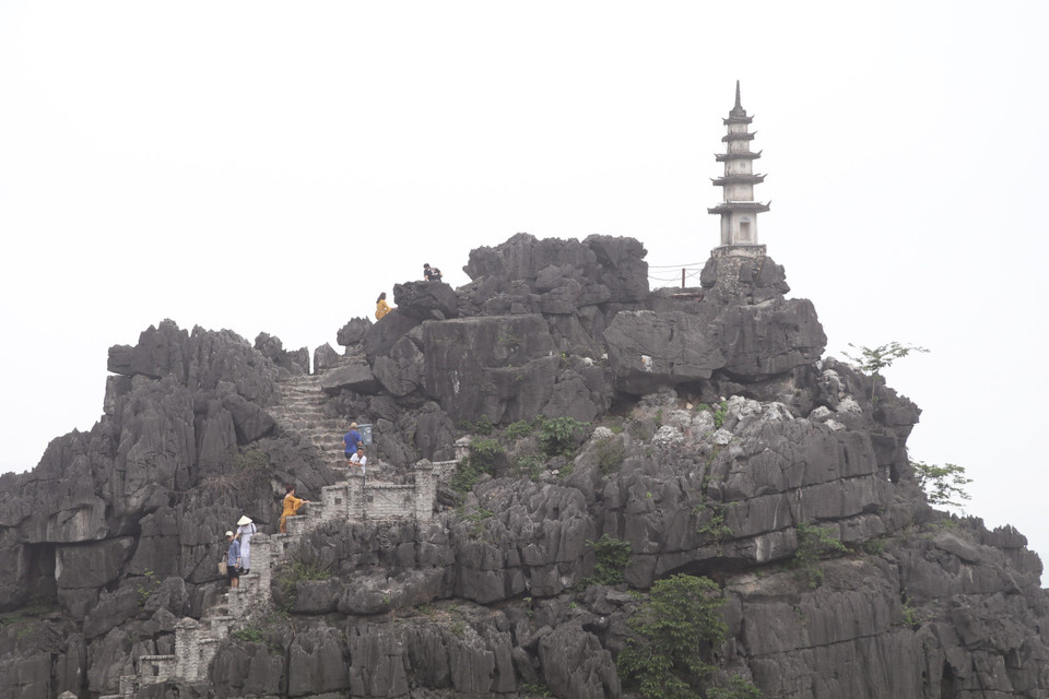 Khu du lịch hang Múa với vẻ đẹp hấp dẫn và thân thiện với môi trường. (Ảnh: Đức Phương/TTXVN)