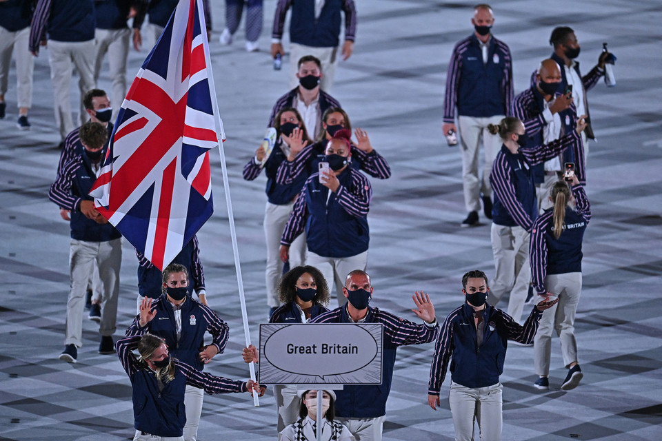 Vận động viên Anh tham gia lễ diễu hành. (Ảnh: AFP/TTXVN)