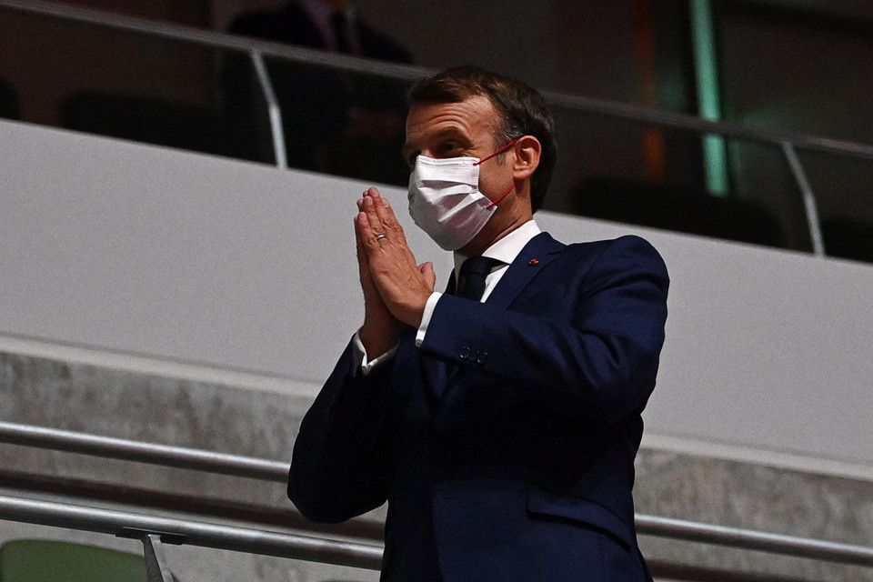 Tổng thống Pháp Emmanuel Macron dự lễ khai mạc Olympic Tokyo 2020. (Ảnh: AFP/TTXVN)
