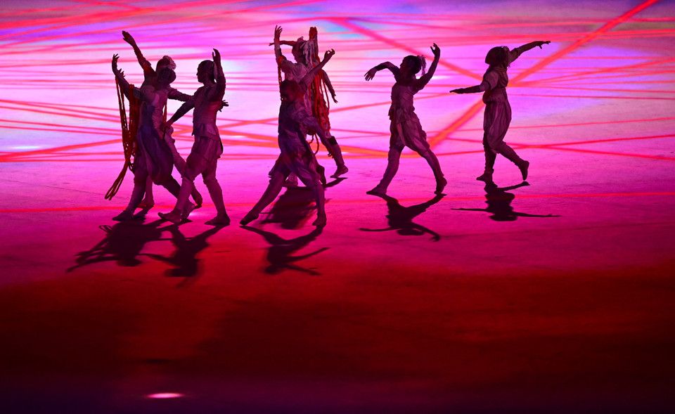 Ngày 23/7/2021, Olympic Tokyo 2020 đã chính thức khai màn tại sân vận động Olympic ở thủ đô Tokyo bằng một buổi lễ có chủ đề “United by Emotion” (Bắn kết bằng cảm xúc). (Ảnh: AFP/ TTXVN)