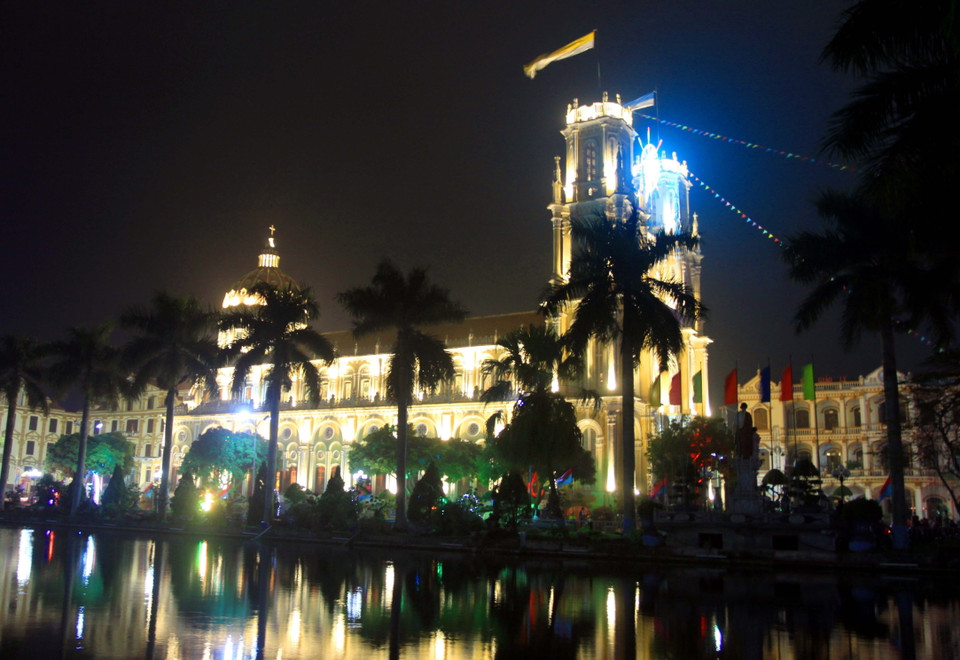 Nhà thờ Hoàng Xá, xã Nguyên Xá, huyện Vũ Thư, tỉnh Thái Bình trong tối 24/12/2019. (Ảnh: Thế Duyệt/TTXVN)