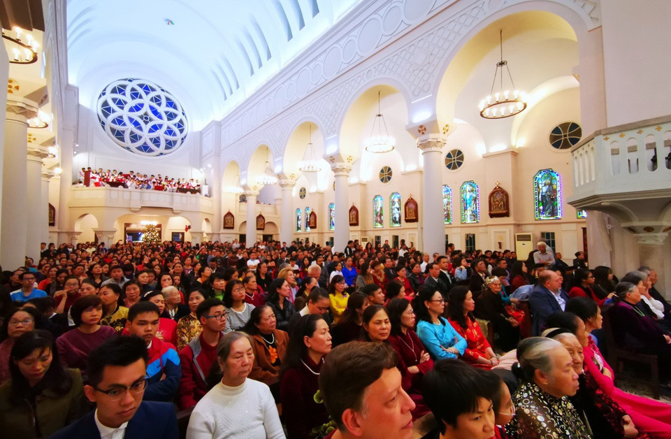 Không khí trang nghiêm đón mừng Giáng sinh tại Nhà thờ Cửa Bắc, Hà Nội. (Ảnh: Thành Đạt/TTXVN)