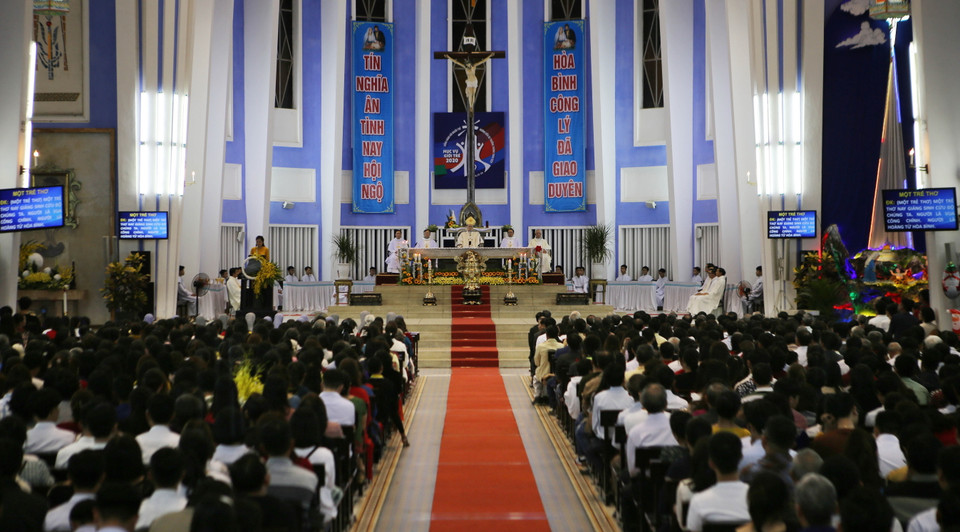 Lễ đón mừng Giáng sinh 2019 tại Nhà thờ Dòng chúa cứu thế. (Ảnh: Hồ Cầu/TTXVN)