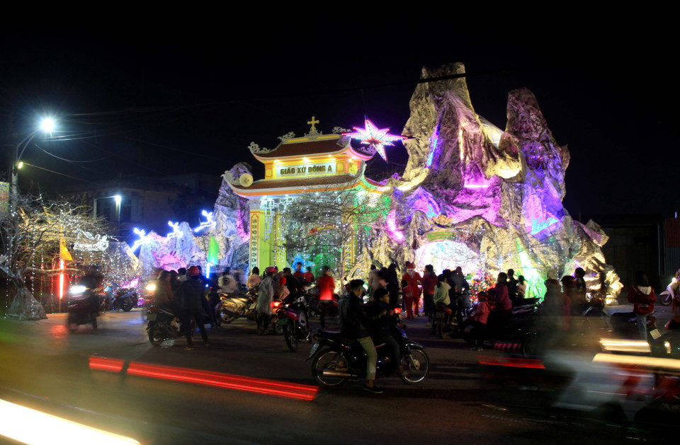 Quang cảnh đêm Giáng sinh tại giáo xứ Đông A, xã Vũ Tiến, huyện Vũ Thư. (Ảnh: Thế Duyệt/TTXVN)