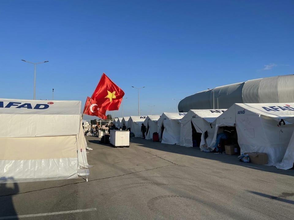 Sân vận động Hatay (Thổ Nhĩ Kỳ), nơi đóng quân của đoàn cứu hộ cứu nạn của Quân đội nhân dân Việt Nam. (Ảnh: Văn Hiếu/TTXVN)
