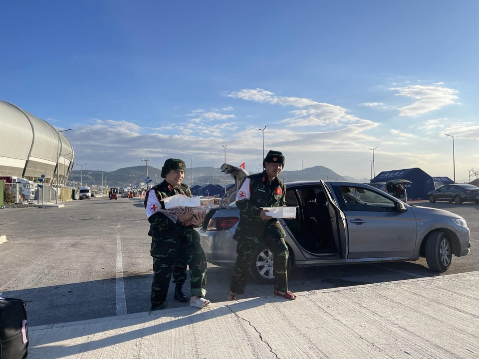 Lực lượng quân y của Quân đội nhân dân Việt Nam tham gia hỗ trợ khắc phục hậu quả động đất tại tỉnh Hatay, Thổ Nhĩ Kỳ. (Ảnh: Văn Hiếu/TTXVN)