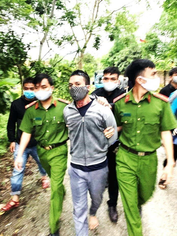 Ngày 12/4/2020, Công an huyện Tuyên Hóa (Quảng Bình) triệt phá thành công chuyên án về ma túy, bắt giữ đối tượng Đinh Trường Sơn về hành vi tàng trữ, vận chuyển trái phép chất ma túy, thu giữ hơn 500 viên ma túy tổng hợp. (Ảnh: TTXVN phát)