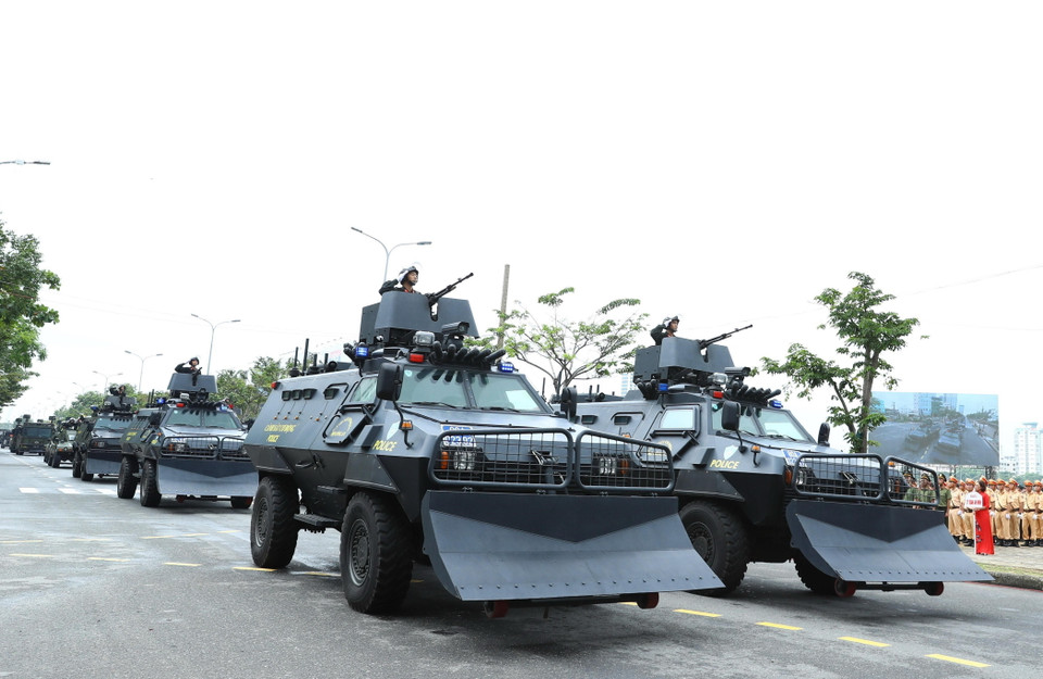 Lễ xuất quân và diễn tập phương án bảo vệ Tuần lễ cấp cao APEC 2017, sáng 24/10/2017 tại Đà Nẵng. Việc tổ chức thành công Hội nghị Cấp cao APEC 2017 là một minh chứng sống động về việc Việt Nam là một điểm đến an toàn, thân thiện và hấp dẫn. (Ảnh: Thống Nhất/TTXVN)