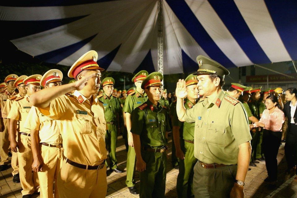 Tối 15/7/2020, Công an Thành phố Hồ Chí Minh tổ chức lễ ra quân tấn công trấn áp tội phạm, bảo vệ an toàn tuyệt đối đại hội Đảng các cấp và Đại hội đại biểu toàn quốc lần thứ XIII của Đảng. Đây là đợt ra quân cao điểm có tính bước ngoặt, nhằm phát huy kết quả 6 tháng đầu năm của lực lượng Công an Thành phố Hồ Chí Minh, tạo tiền đề bảo vệ an toàn tuyệt đối đại hội Đảng các cấp. (Ảnh: Thành Chung/TTXVN)