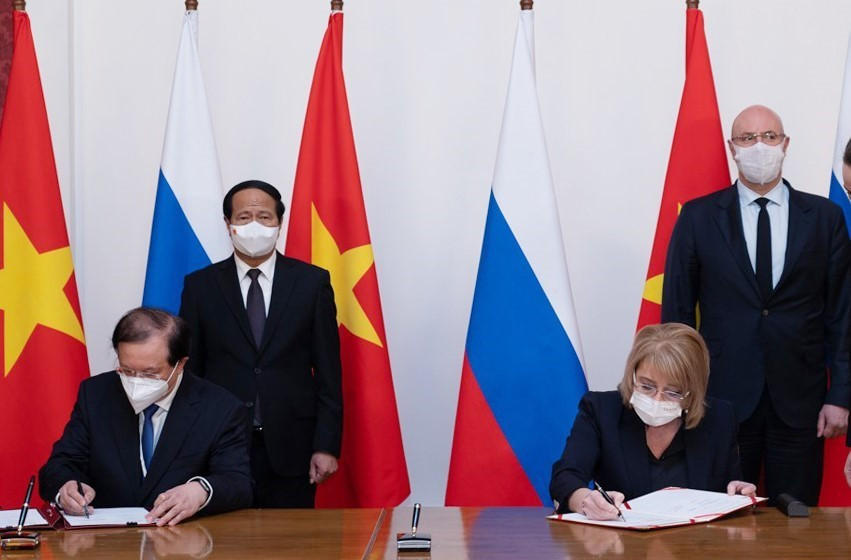 Quang cảnh lễ ký văn kiện hợp tác giữa hai nước. (Ảnh: TTXVN)