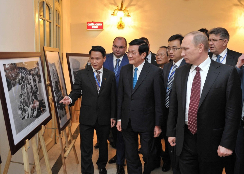 Tổng thống Nga Vlađimir Putin và Chủ tịch nước Việt Nam Trương Tấn Sang trong lễ khai mạc Những ngày Văn hóa Nga, Hà Nội, năm 2013. (Ảnh: Aleksey Nikolskiy/TASS)