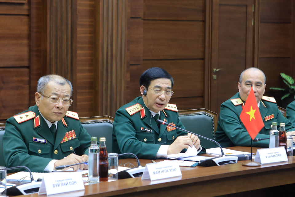 Đoàn đại biểu Bộ Quốc phòng Việt Nam tại buổi hội đàm. (Ảnh: Trần Hiếu/TTXVN)