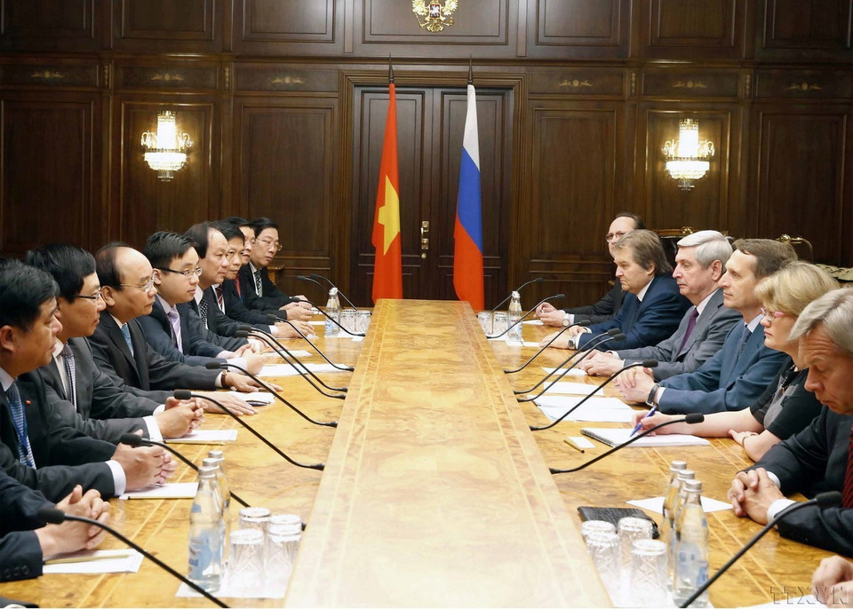 Thủ tướng Nguyễn Xuân Phúc hội kiến Chủ tịch Duma Quốc gia Nga Sergei Naryshkin, ngày 17/5/2016, tại Moskva. (Ảnh: Thống Nhất/TTXVN)